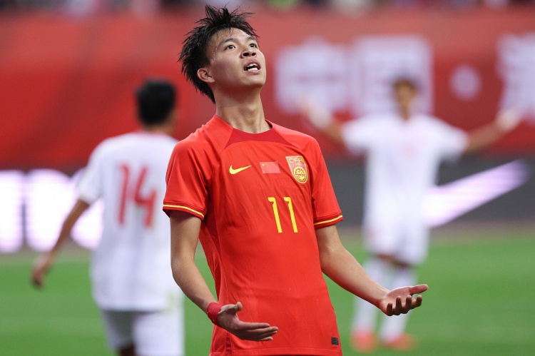 足球報：張玉寧、塞爾吉尼奧位置穩(wěn)固，王鈺棟大概率首發(fā)