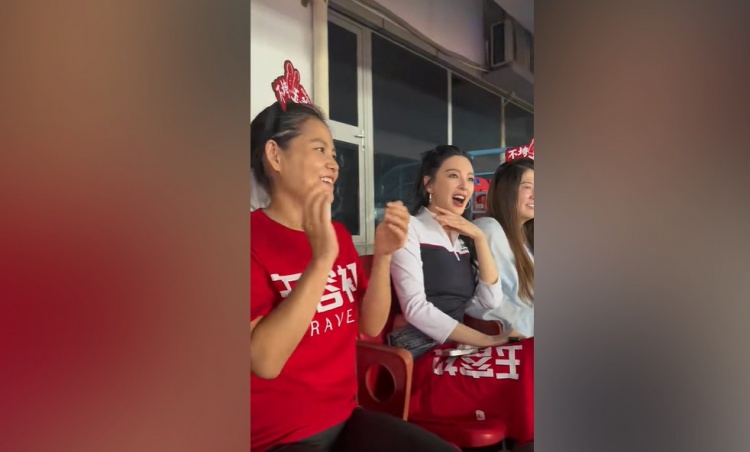 體驗(yàn)“蘇超”，演員張雨綺現(xiàn)場(chǎng)為常州隊(duì)加油助威