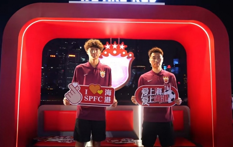 傅歡、李智良前往北外灘打卡，傅歡：在比賽中竭盡全力回饋球迷