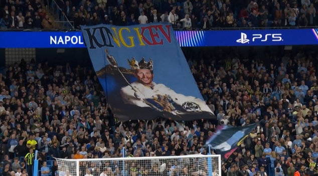 歡迎丁丁重回伊蒂哈德！球迷展示tifo：King 凱文！