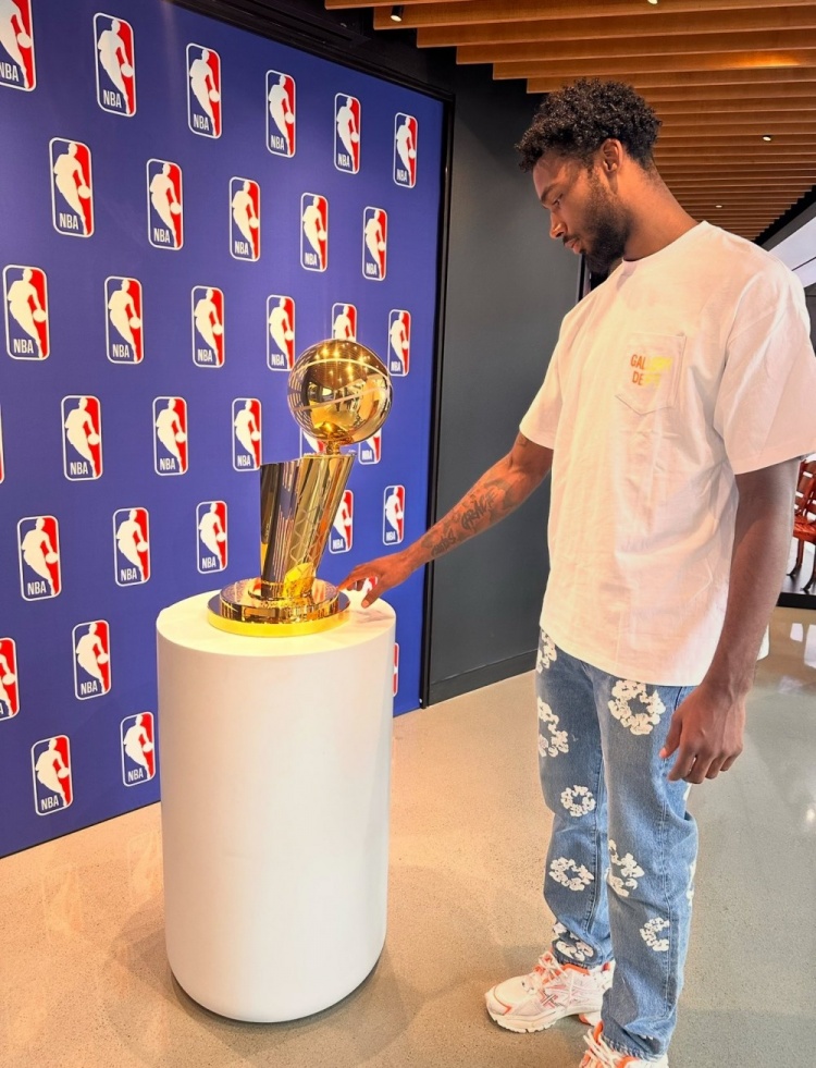 你對(duì)下賽季NBA最大膽的預(yù)測(cè)是什么？伊森母親：吾兒染指冠軍獎(jiǎng)杯