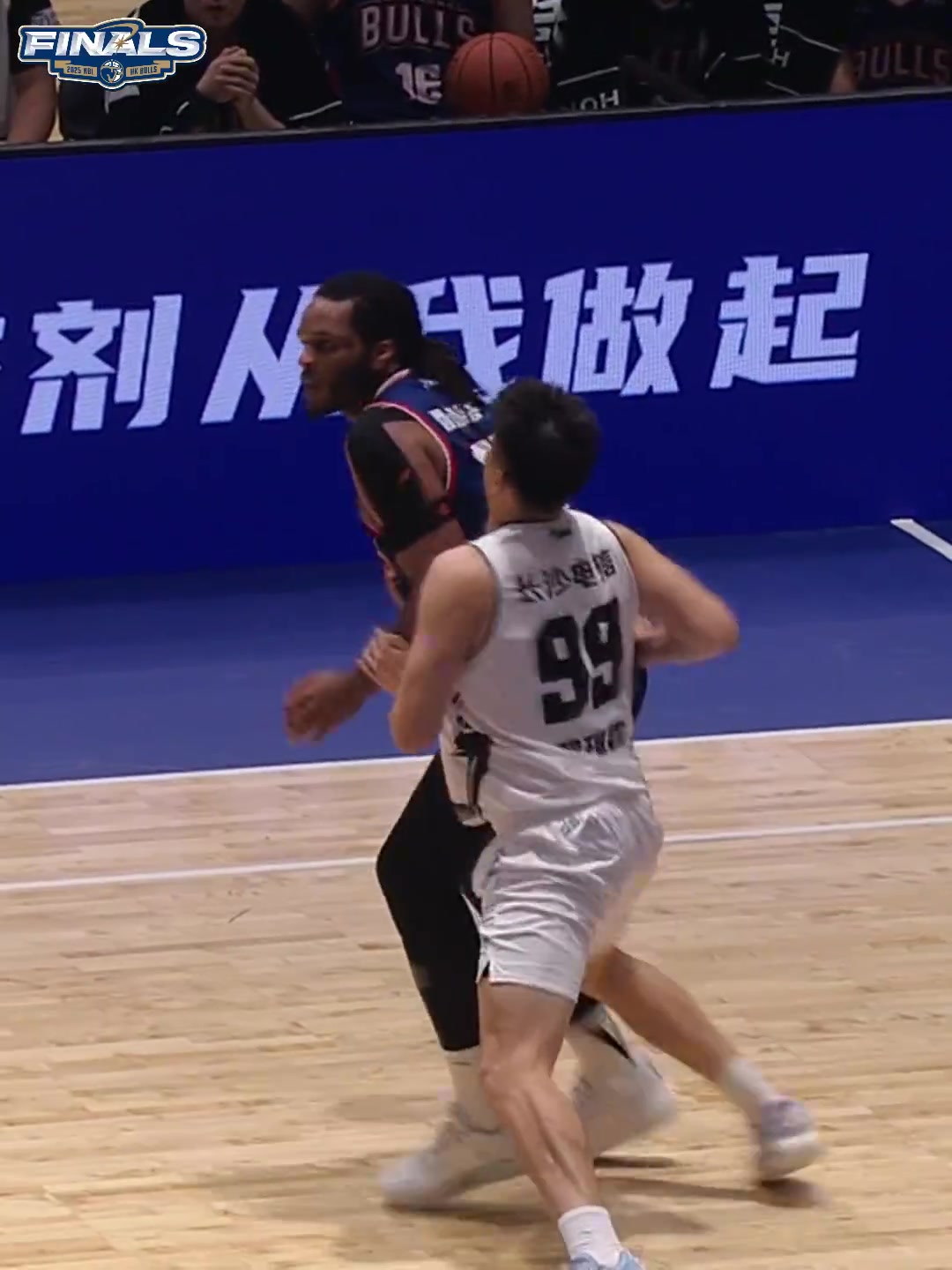 總決賽G3戰(zhàn)勝長沙勇勝！一起跟隨視頻回顧金牛球員高光表現(xiàn)！