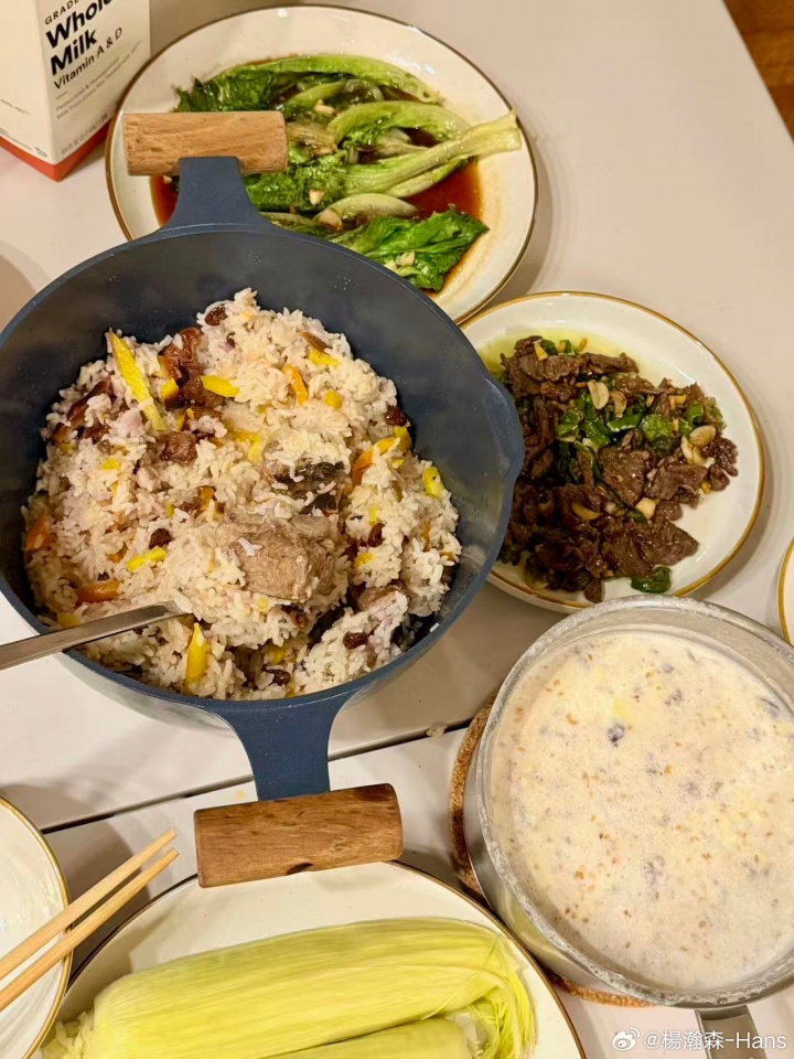 自己動手豐衣足食！楊瀚森曬中國菜配文：??家的味道
