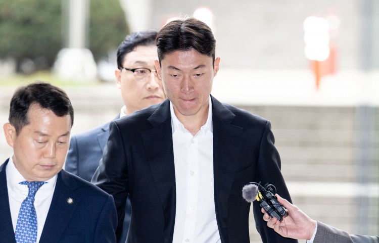 非法拍性愛視頻！韓足協(xié)官方：黃義助被永久除名，在國內(nèi)遭禁足