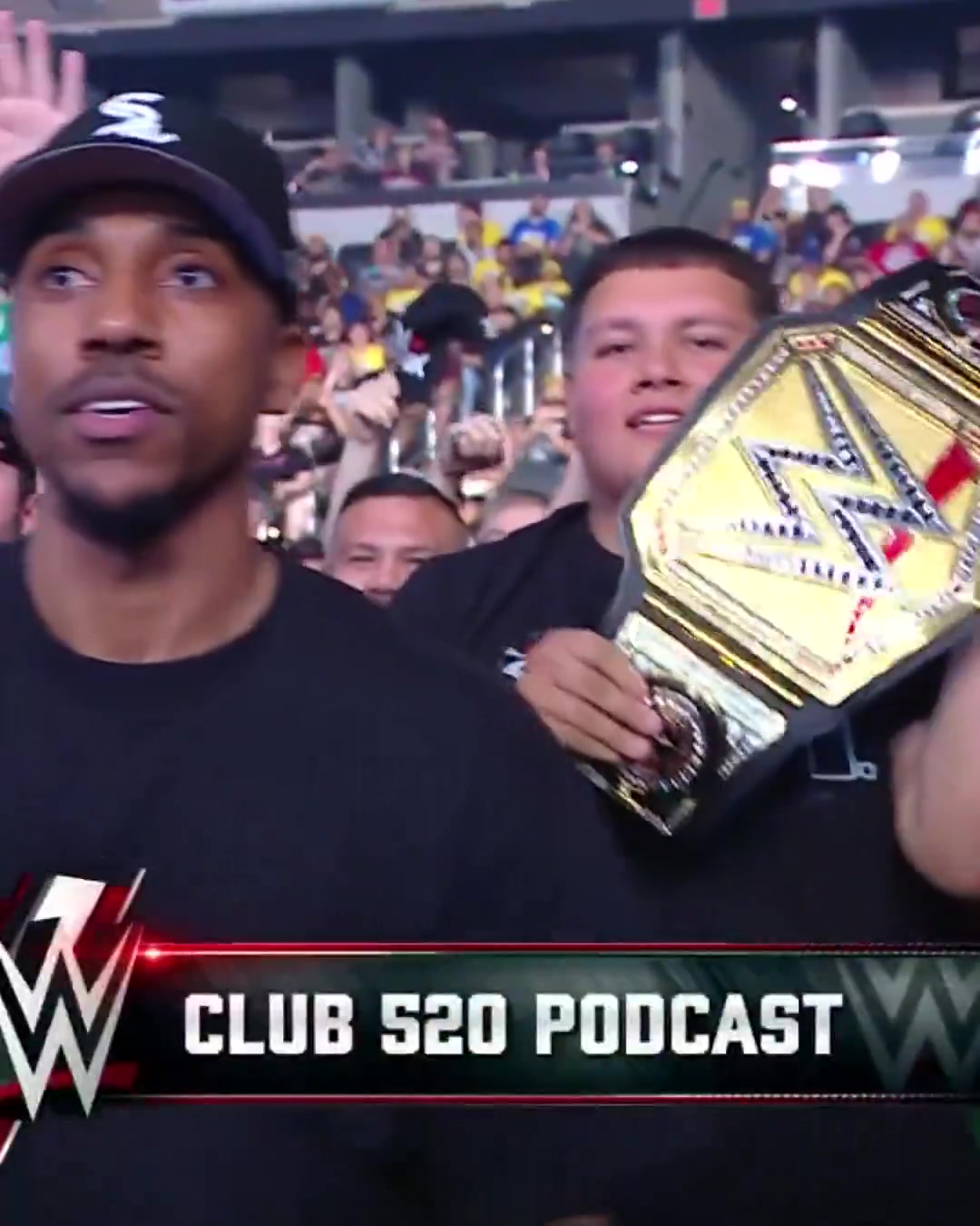 忠實摔迷！哈利伯頓和蒂格現(xiàn)場觀戰(zhàn)WWE“摔角狂歡”賽事