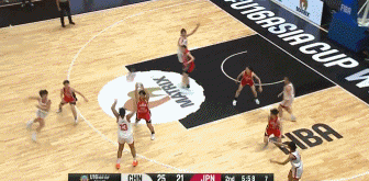 真強硬！U16湯雅童籃下低位接球 轉(zhuǎn)身硬吃打進！