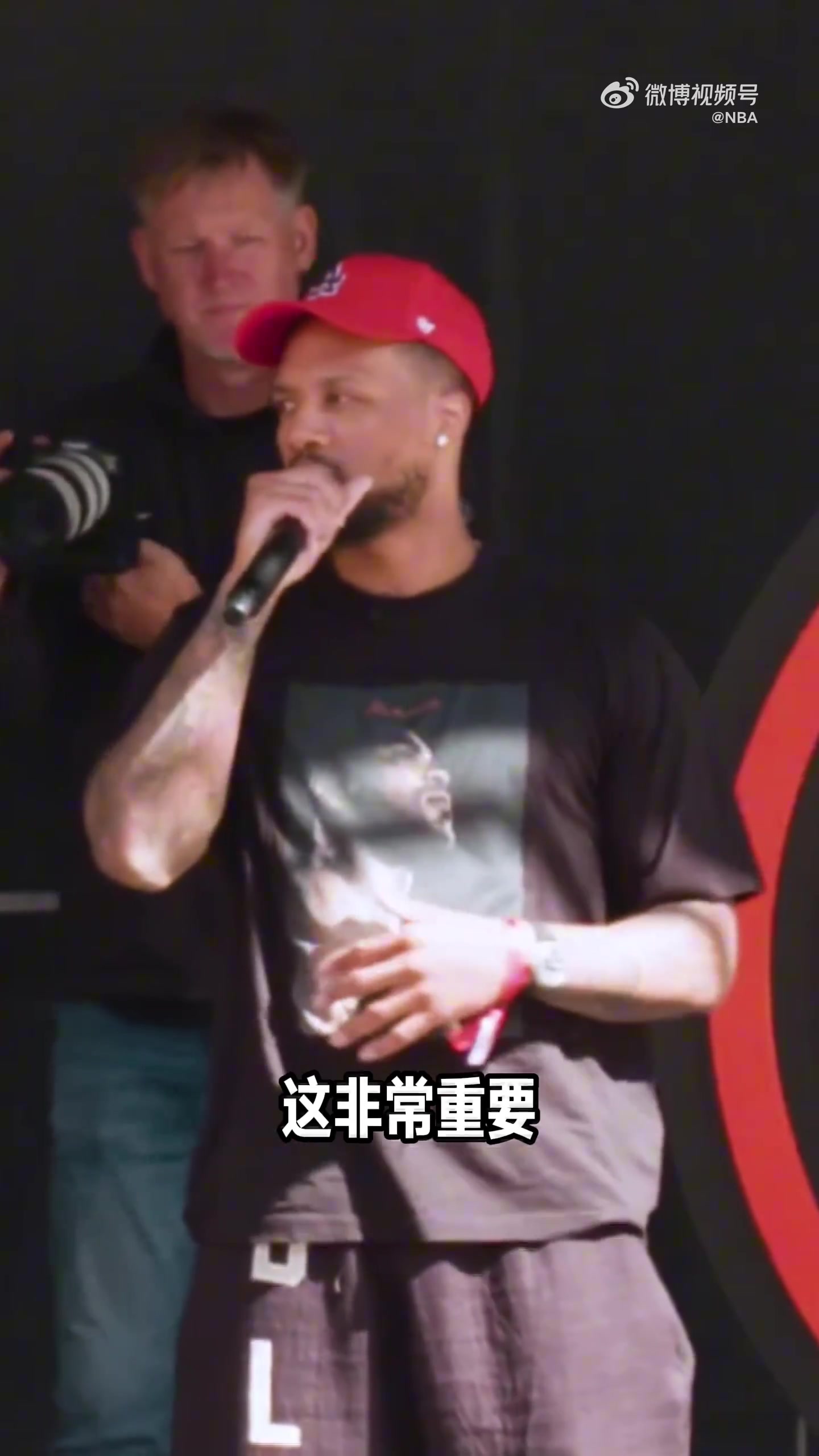 利拉德：開(kāi)拓者有冉冉升起的未來(lái)之星 充滿無(wú)限可能 愿幫他們成長(zhǎng)