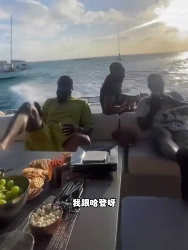 雷霆三少你更愿意和誰交朋友？楊侃團(tuán)隊(duì)：哈登啊 他能帶我大撒幣